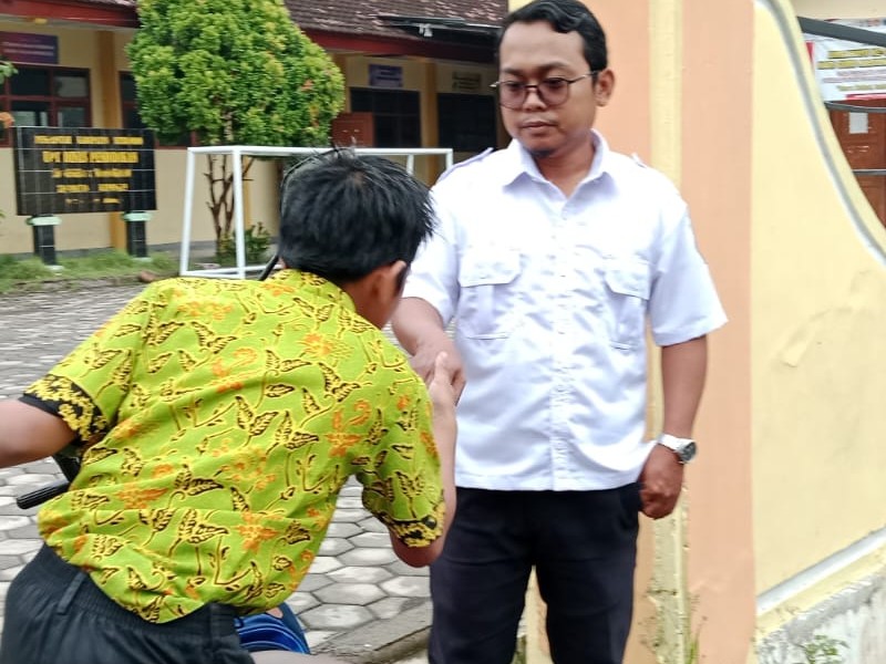 MENGAJARKAN KEBIASAAN BAIK SETIAP HARI